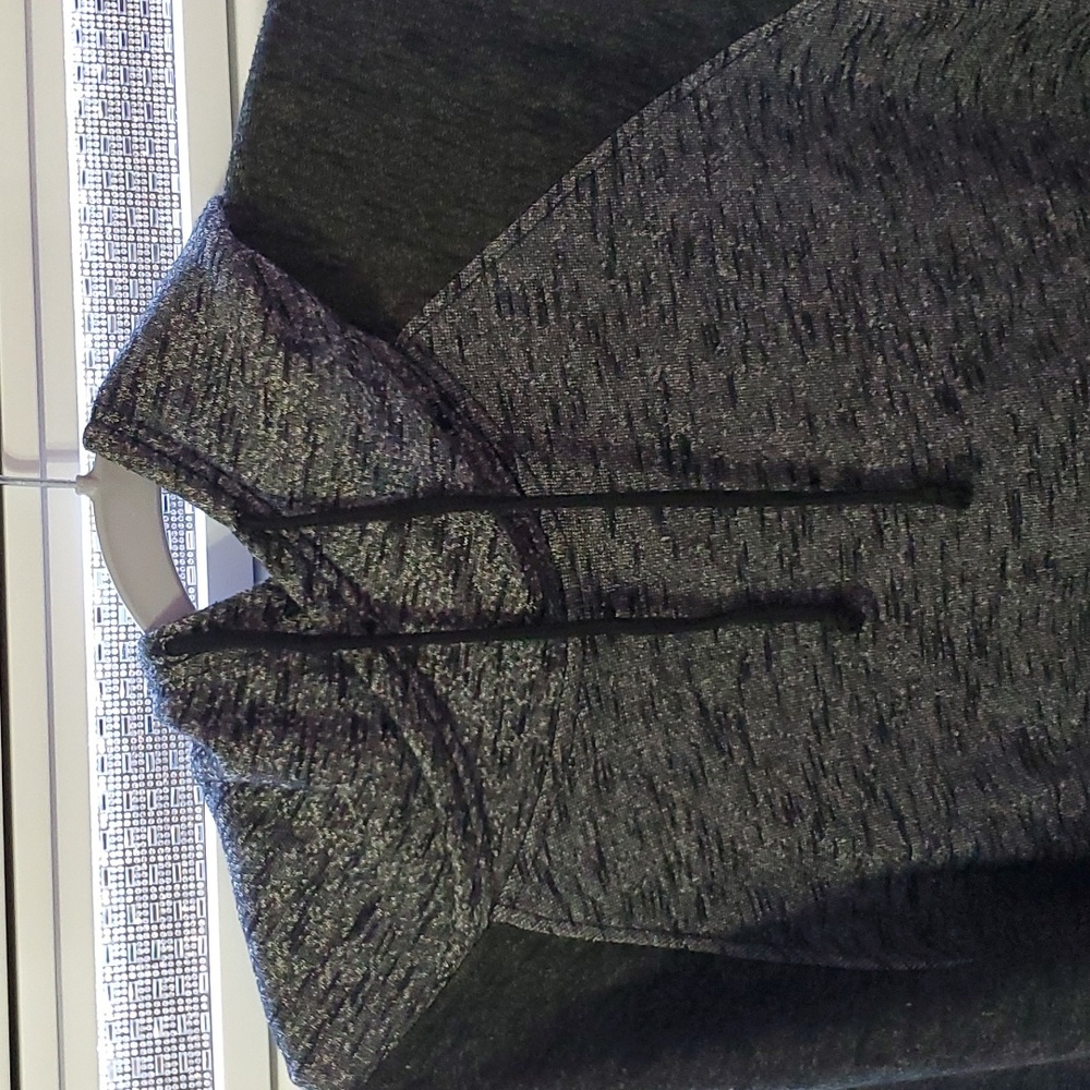 Hoddie - Picture 2 of 4